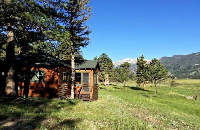 Ypsilon- Lodge Cabin Nestled in the picturesque Colorado mountains!