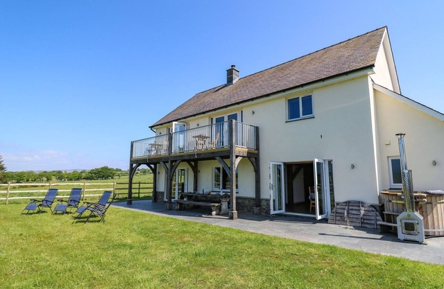 YR ADFA, pet friendly, luxury holiday cottage in Tregaron