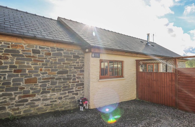 Yr Hen Llaethdy, NEWCASTLE EMLYN