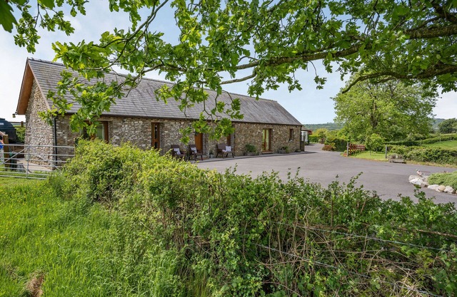 Ysgubor Hir, PONTARDDULAIS