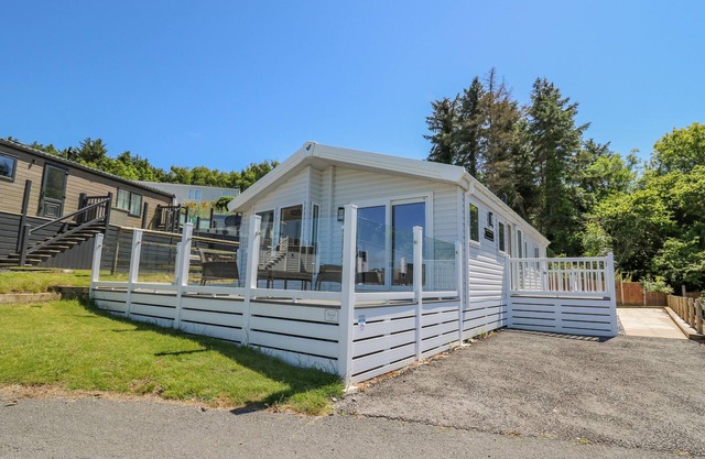 YSTWYTH 36, family friendly, country holiday cottage in Borth