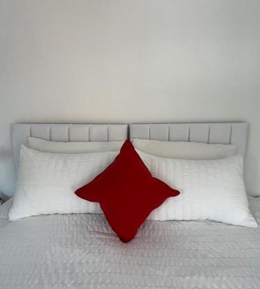 Yugogo One-Bedroom Apartment 37 London Road