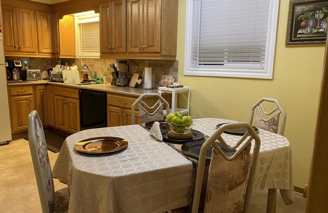 YYZ Parkview Suites- Your Park, Community, Family!