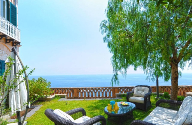 Appartement exclusif à Amalfi, près de la plage, jardin privé, parking sur demande