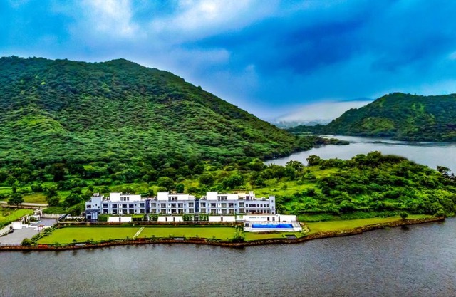 ZANA Lakeview Resort - most scenic lakeside resort