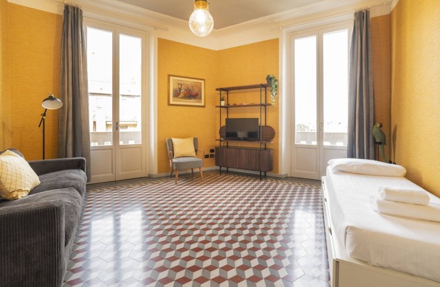 Zara & Island APT! 100m from the Istria M5 stop!