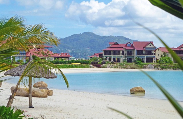 Eden Island: Escaliers privés à la plage, tranquil, 2-4 pers, WiFi, pure luxe