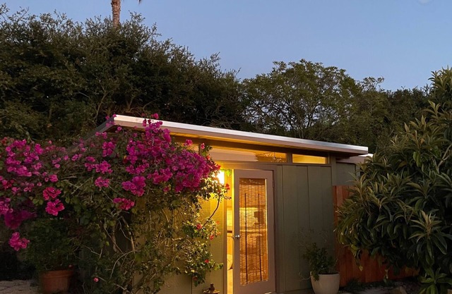 Zen Cottage in paradise. Indoor-outdoor serenity.