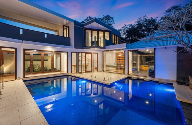 JUST LISTED ZEN- PISCINE PRIVÉE, 5 chambres, 16 couchages, 4 salles de bains, salle de théâtre