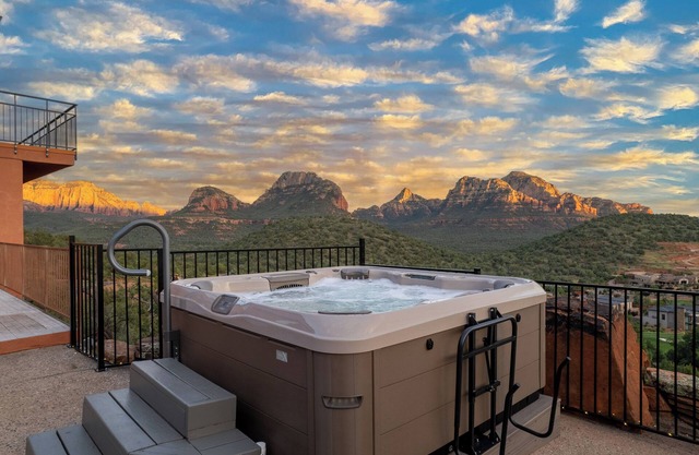 Zen Retreat, Amazing Views, Minutes to Attractions