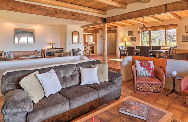 NOUVEAU! Zen Retreat w / Guest Home & View, 13Mi to Town