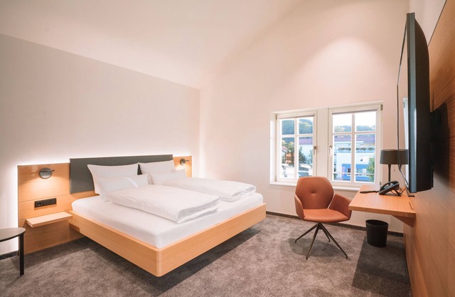 Zimmer 4, Dreibettzimmer mit Dusche und WC