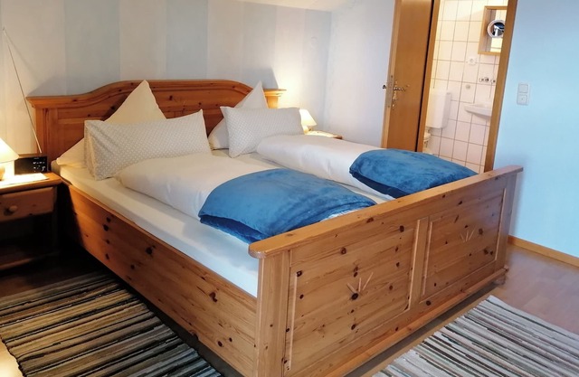 Zimmer Himmelsleiter, Ostseite mit Balkon, 2. Etage, 22 qm