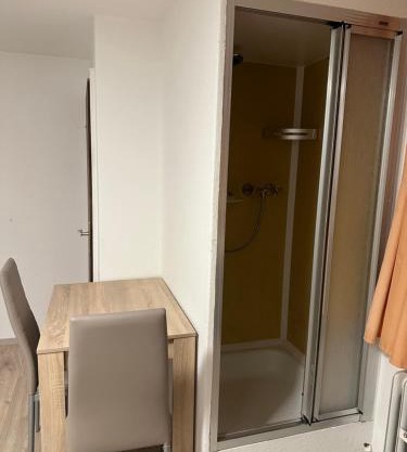 Zimmer mit eigenem Bad & WC beim Stausee