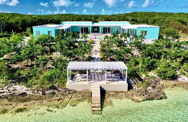 ZION Beachfront | Luxe | ECO | Lagoon | Paddleboards | Snorkel | Volley-ball