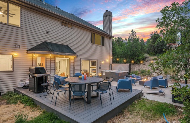 Zion Luxe Family Escape: HotTub, Games, Sleeps 14
