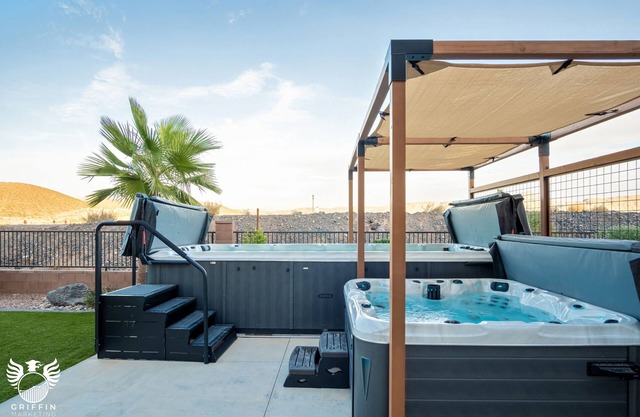 Zion Park Views-Backyard Heated Swim Spa+Hot Tub + Putting Green - Near Zion