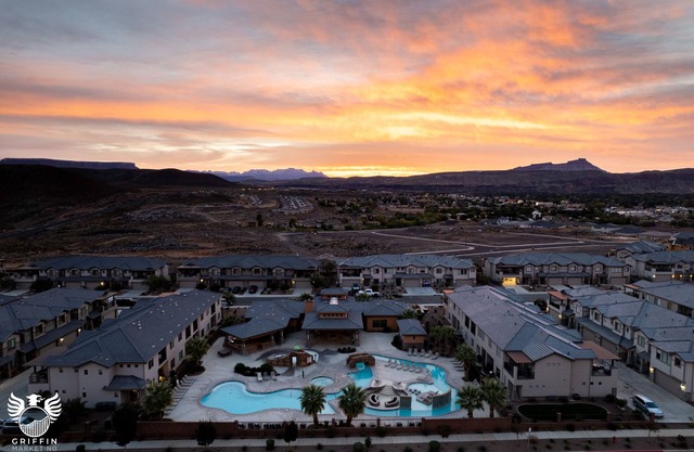 Zion Park Views - Backyard Heated Swim Spa+Hot Tub + Putting Green-Waterslide