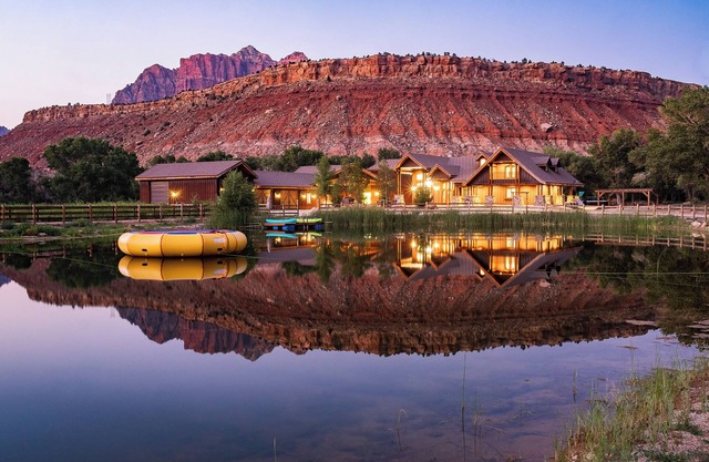 Zion Reunions Retreats Weddings: 55 personnes Pvt: Piscine, théâtre, football en salle