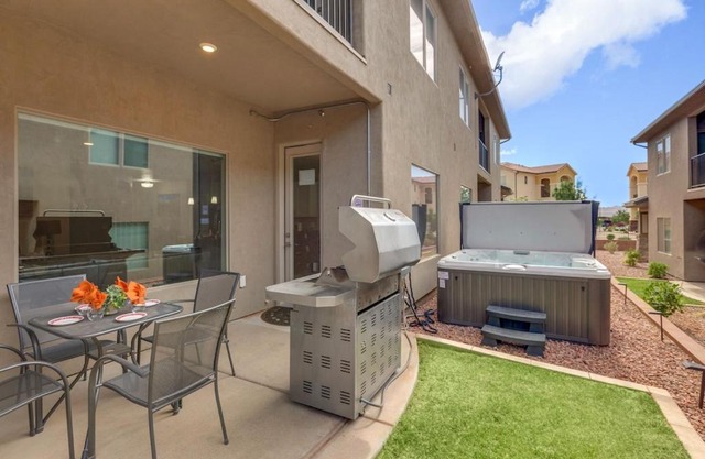 Zion Village Resort 415 Private Hot Tub, Ping Pong Table, and Community Pool access