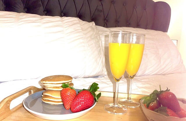 ROMANTIC BOLT HOLE - Une Chambre Maison, Couchages 2