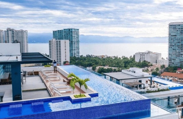 Zoho Skies 1 BDR, 1 Bath, with parking