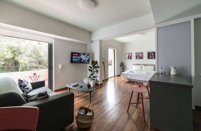 Zoia House-The Hill no. 7 by JJ Hospitality-