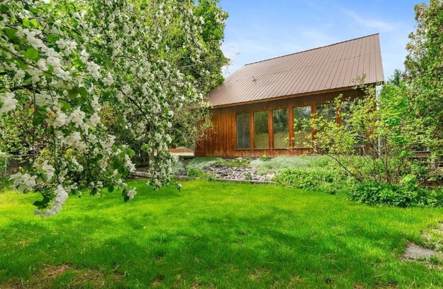 Zootown 4-bedroom house with Sauna