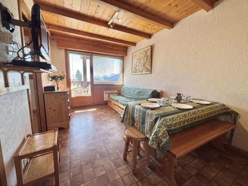 Crest-Voland Appartement | À deux pas des pistes : Appartement 2 pièces cabine à Crest-Voland – 4-6 pers. - FR-1-595-65
