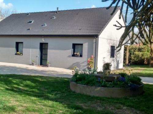 Saint-Martin-d'Ecublei Maison | Écogîte confortable avec jardin clos, adapté PMR, proche de la forêt et de L'Aigle, jusqu'à 8 pers. - FR-1-497-23