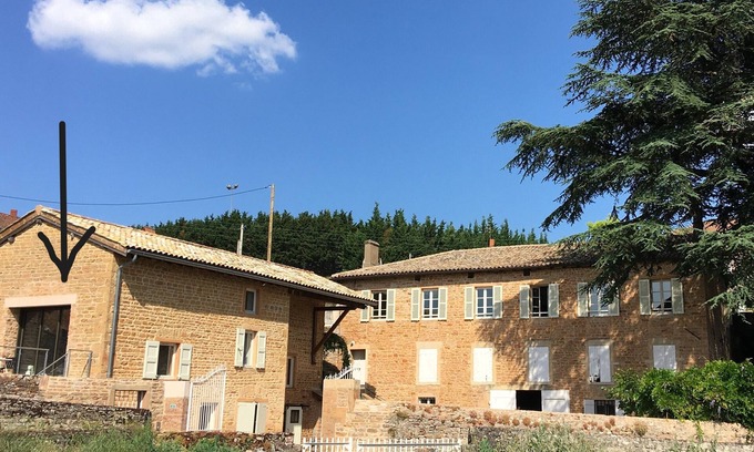 Prisse Appartement | Élégant Appartement Contemporain Dans une Authentique Maison de Vigneron