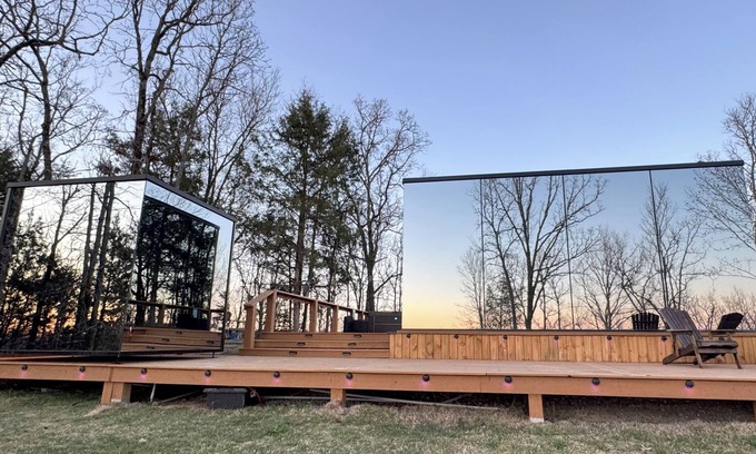 Conway Maison | ÖÖD Mirror House at SkyEagle Ridge