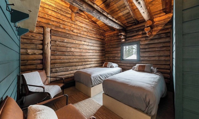 Saint-Simeon Cabine | ÖBois Charlevoix: L'Écurie 1 (chambre)