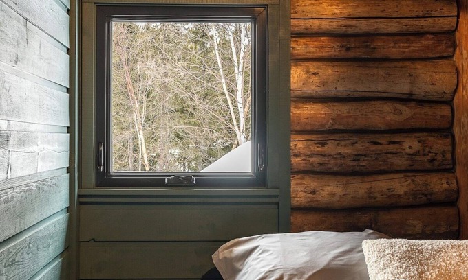 Saint-Simeon Cabine | ÖBois Charlevoix: L'Écurie 2 (chambre)