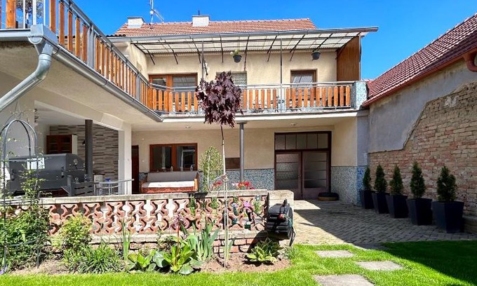 Cejkovice Maison | Čejkovský dvorek