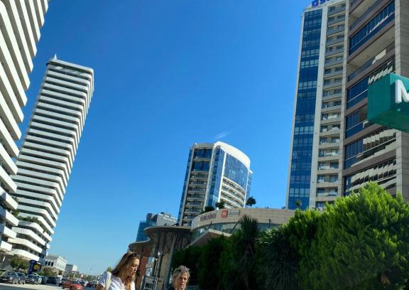 Nilufer Appartement | Şehrin merkezinde yepyeni modern döşenmiş daire