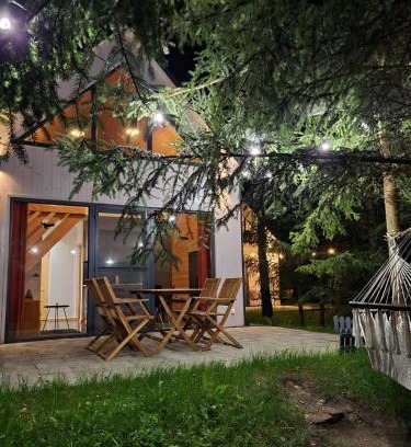 Parchowo Maison | Żywiołowo - domki w stylu stodoły z placem zabaw i stawem - OGIEŃ
