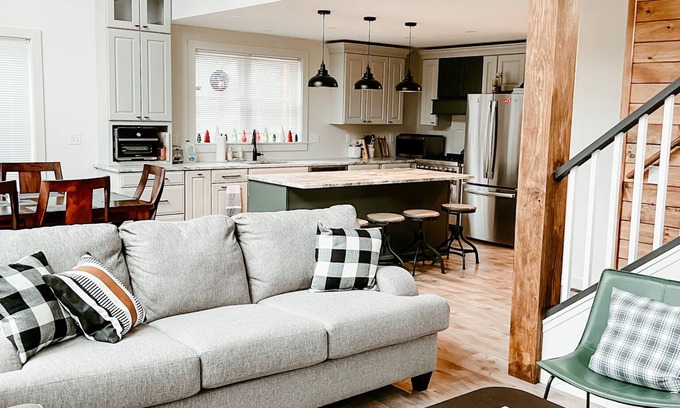 Eidelweiss Village Maison | ʕ ᴥ ʔ Mountain views, minutes to beaches, family friendly, close to N Conway.