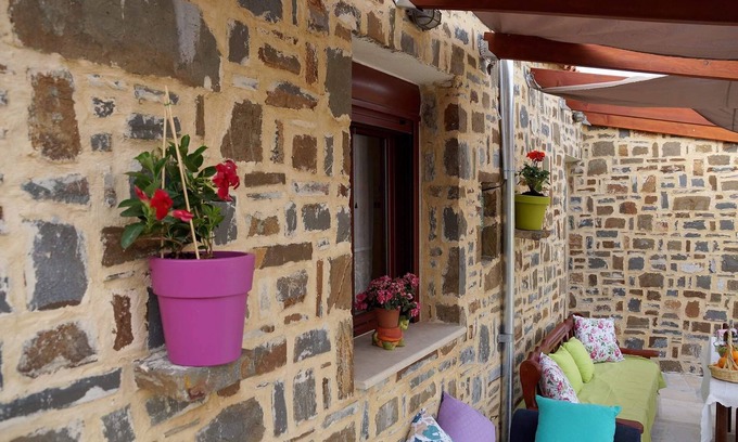 Gortyna Cottage | Stavies maison en pierre traditionnelle sud de la Crète. Confidentialité - vélos gratuits.