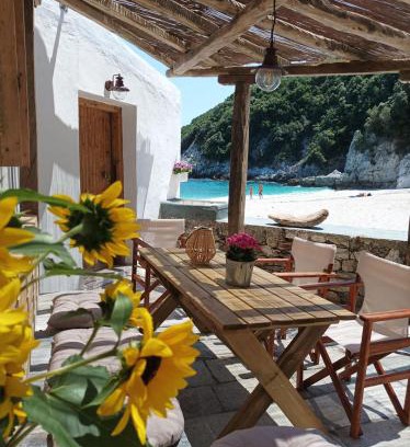 Pagoneri Maison | Κυμοθόη