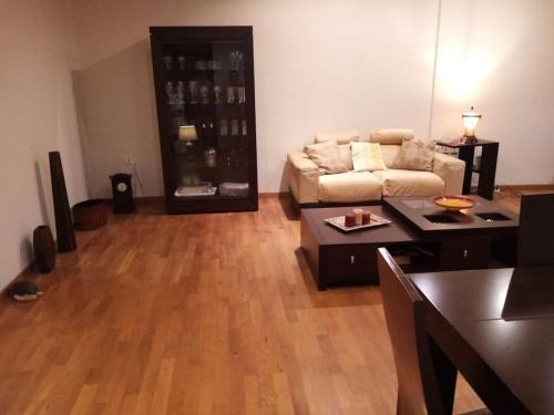Chios Town Appartement | ΤΕΣΣΑΡΙ ΣΤΟΝ ΝΑΥΤΙΚΟ ΟΜΙΛΟ Χíου