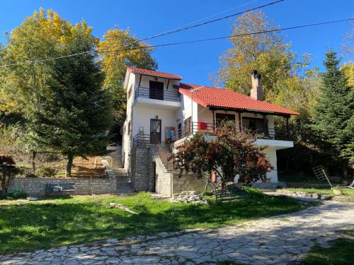 Kalivia Filaktis Maison | Το σαλέ της λίμνης