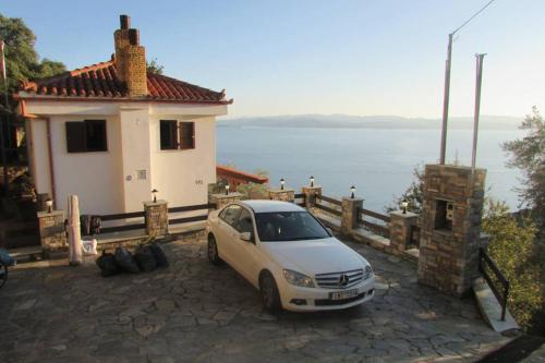 Kali Vrysi Maison | Το Σπιτι με την Σπηλιά