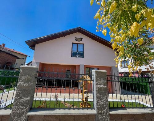 Vurshets Maison | Александровата Къща - Aleksandar Guest House with Garden and Pool