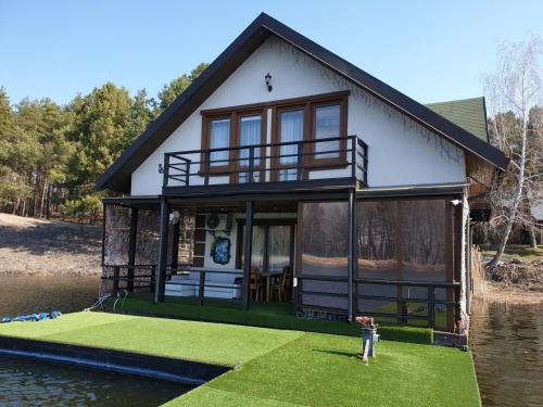 Dobrovelychkivka Maison | Будинок на воді