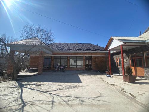 Kyrgyzstan Maison | Дом Паризата Үсөнова
