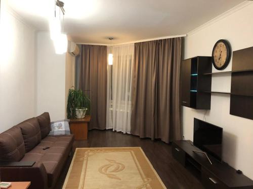 Svyatoshyns'kyi District Appartement | Затишна 2х кімнатна квартира біля метро Академмістечко