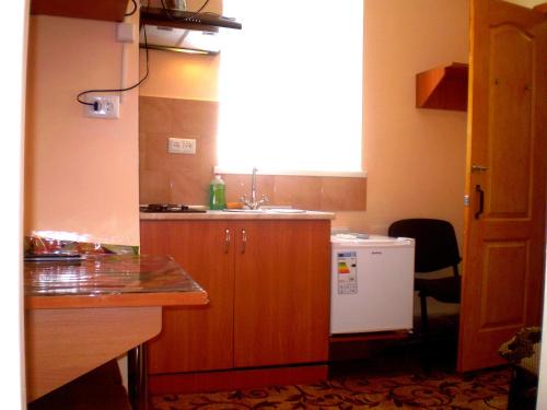 Mykolaiv Appartement | НЕБОЛЬШАЯ СТУДИЯ центр Николаева на Соборной-Макарова Макдональдс диван и кресло 2 этаж Wi-Fi