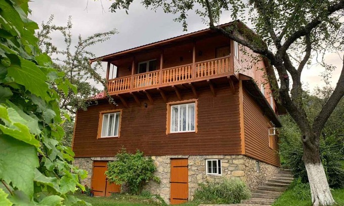 Yaremche Maison | Приватна садиба Яблуневий сад 1