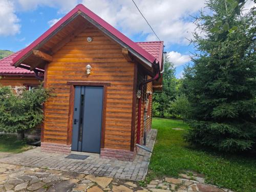 Yaremche Maison | Смерековий двір